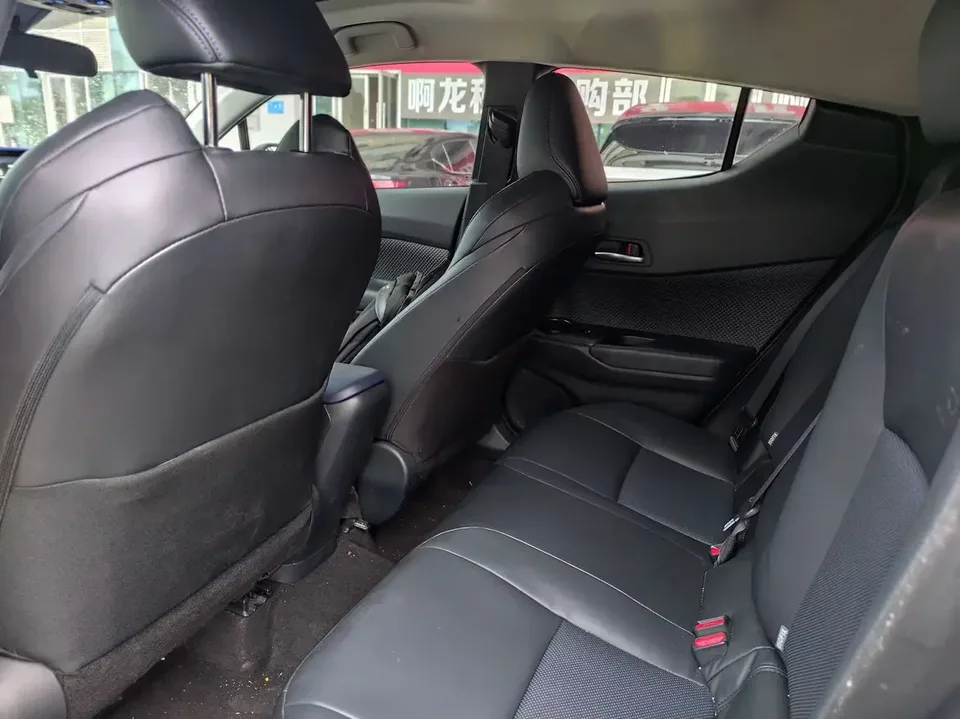 Toyota C-HR Toyota C-HR 2023 2.0L Leading Edition 2024 — миниатюра 3