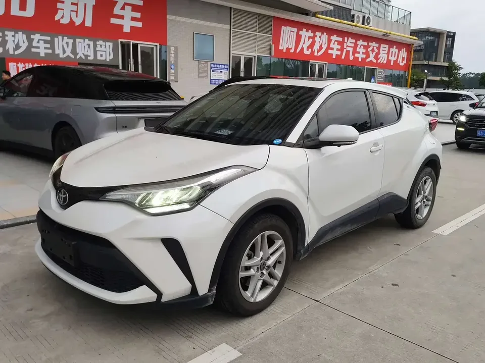 Toyota C-HR Toyota C-HR 2023 2.0L Leading Edition 2024 — фото 1, купить с доставкой в Москву