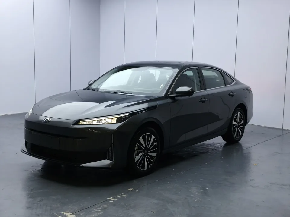 Changan Qiyuan A05 Changan Qiyuan A05 2025 Really fragrant version 145 transcendence 2026 — photo 1, buy with delivery to Moscow