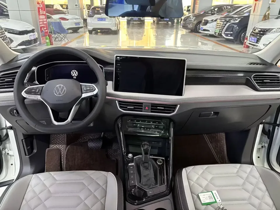 Volkswagen Tayron Tanyue 2023 280TSI 2WD Luxury Plus Advanced Edition 2022 — миниатюра 3