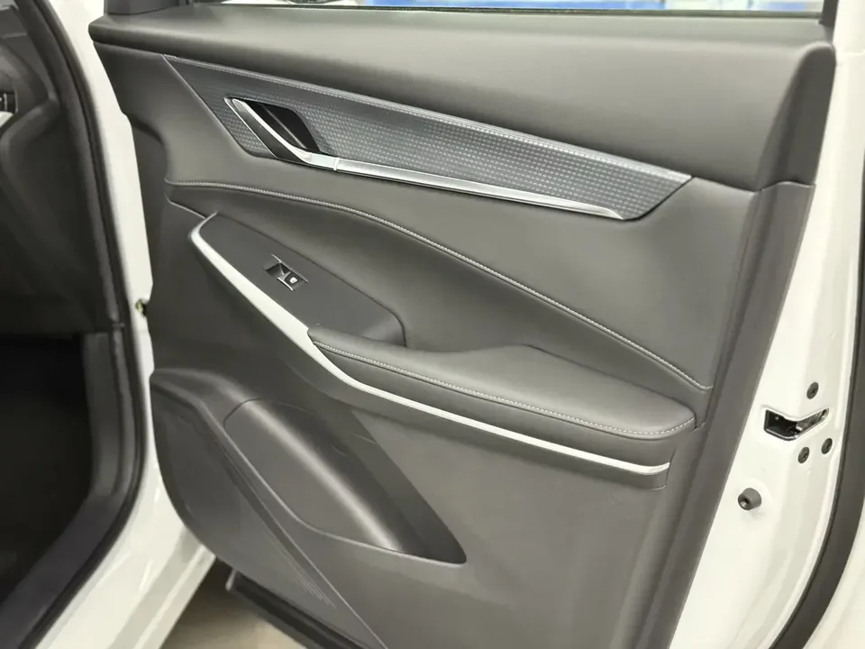 Changan CS75PLUS Changan CS75 PLUS 2024 The third generation champion version 1.5T automatic intelligent driving strong navigation 2024 — thumbnail 3
