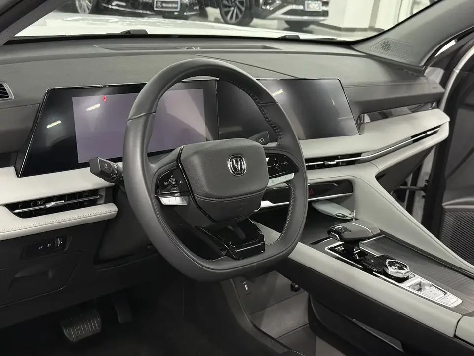 Changan CS75PLUS Changan CS75 PLUS 2024 The third generation champion version 1.5T automatic intelligent driving strong navigation 2024 — thumbnail 4