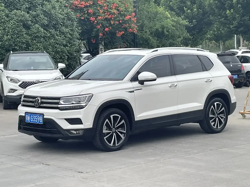 Volkswagen Tharu tuyue 2022 280TSI 2WD Deluxe Edition 2022 — photo 1, buy with delivery to Moscow
