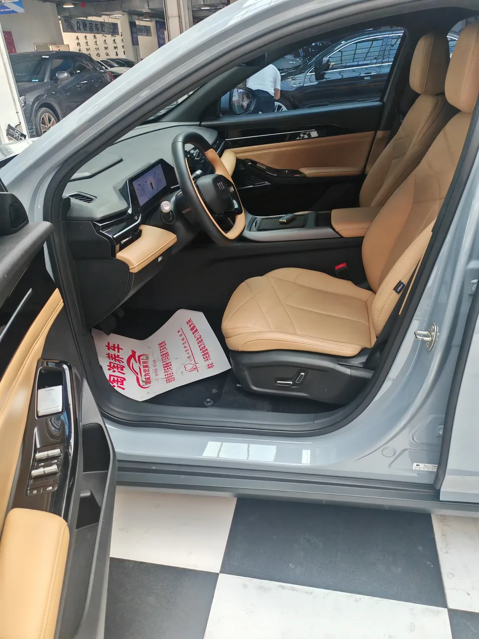 Geely Galaxy L6 Galaxy L6 2023 1.5T DHT 125km PLUS 2023 — thumbnail 3
