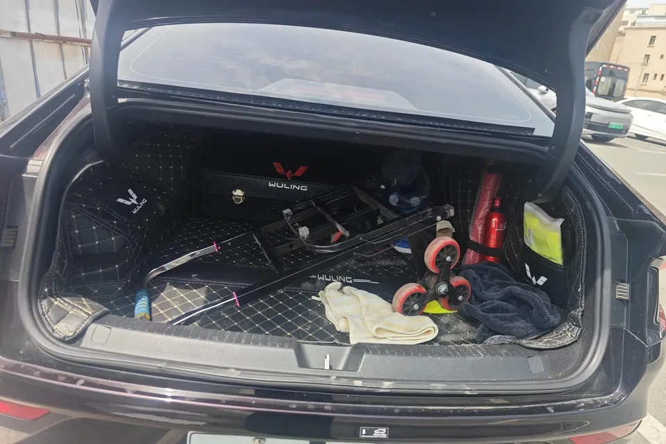 Wuling Starlight PHEV Wuling Starlight PHEV 2024 Co-creation Edition 150 Pilot 2025 — thumbnail 5
