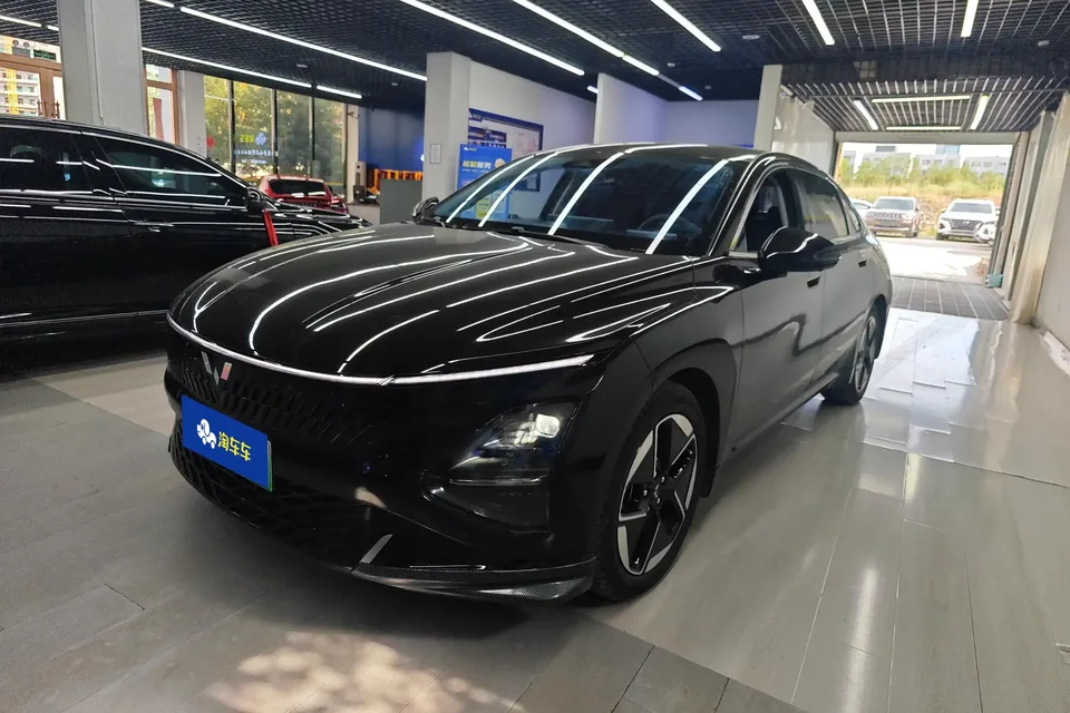 Wuling Starlight PHEV Wuling Starlight PHEV 2024 Co-creation Edition 150 Pilot 2025 — photo 1, buy with delivery to Moscow