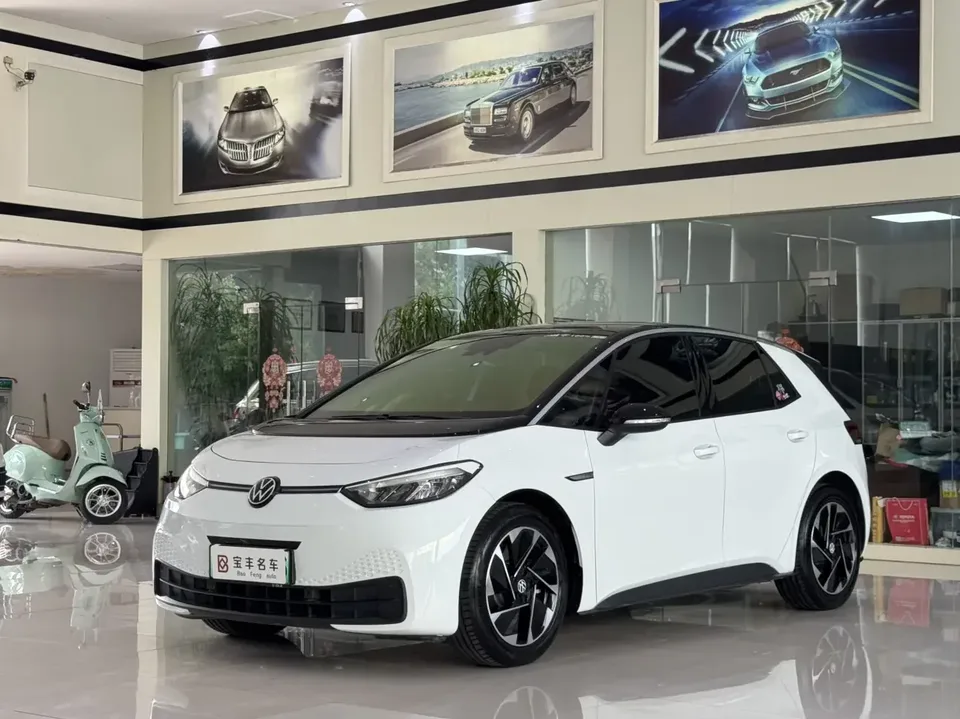 Volkswagen ID.3 Volkswagen ID.3 2024 Outstanding Edition 2024 — photo 1, buy with delivery to Moscow