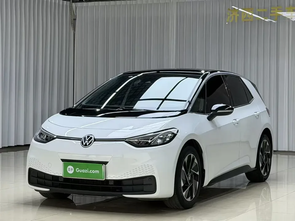 Volkswagen ID.3 Volkswagen ID.3 2024 Outstanding Edition 2024 — photo 1, buy with delivery to Moscow