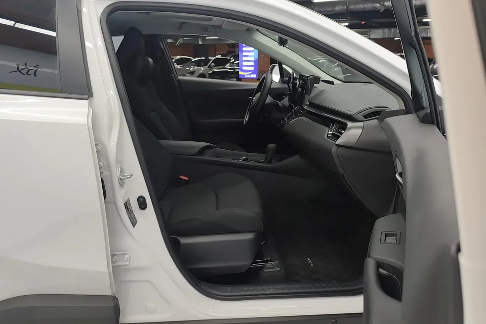 Toyota C-HR Hybrid Yize IZOA 2023 2.0L Yixing Edition 2023 — thumbnail 5