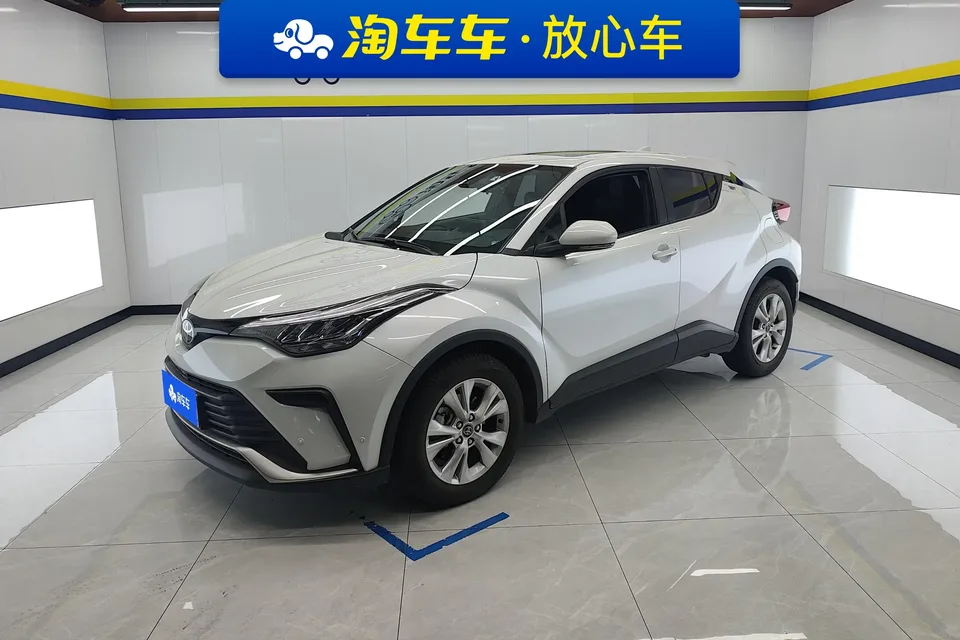 Toyota C-HR Hybrid Yize IZOA 2023 2.0L Yixing Edition 2023 — photo 1, buy with delivery to Moscow
