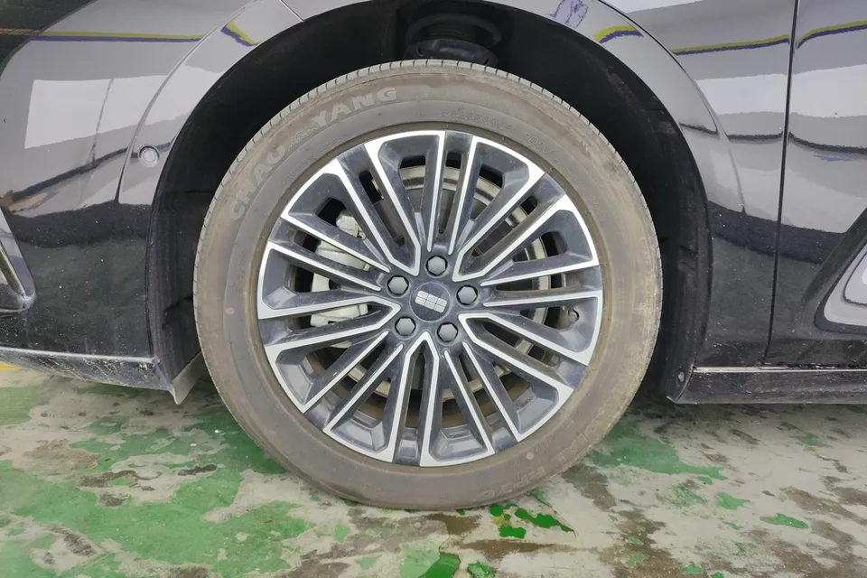 Geely Galaxy Star 8 PHEV Galaxy Star 8 PHEV 2025 130km EM-i Premium Edition 2025 — миниатюра 3