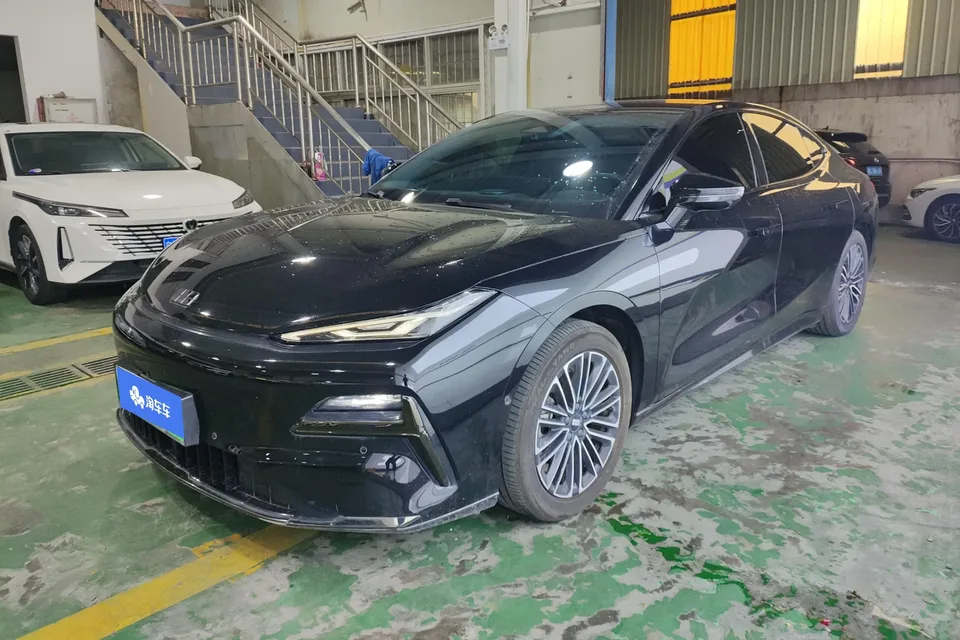 Geely Galaxy Star 8 PHEV Galaxy Star 8 PHEV 2025 130km EM-i Premium Edition 2025 — photo 1, buy with delivery to Moscow