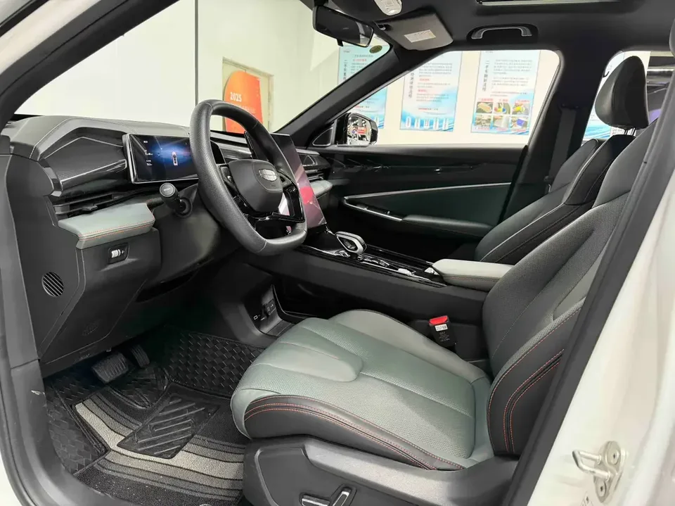Geely Atlas Boyue 2024 1.5TD Dragon Edition 2025 — thumbnail 5