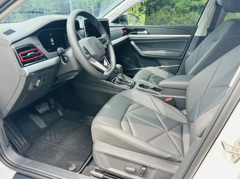 Volkswagen Lavida Lavida 2024 300TSI DSG Starry Sky Leading Edition 2025 — миниатюра 3