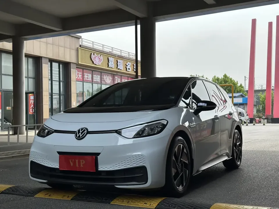 Volkswagen ID.3 Volkswagen ID.3 2023 Pure Smart Edition 2023 — photo 1, buy with delivery to Moscow