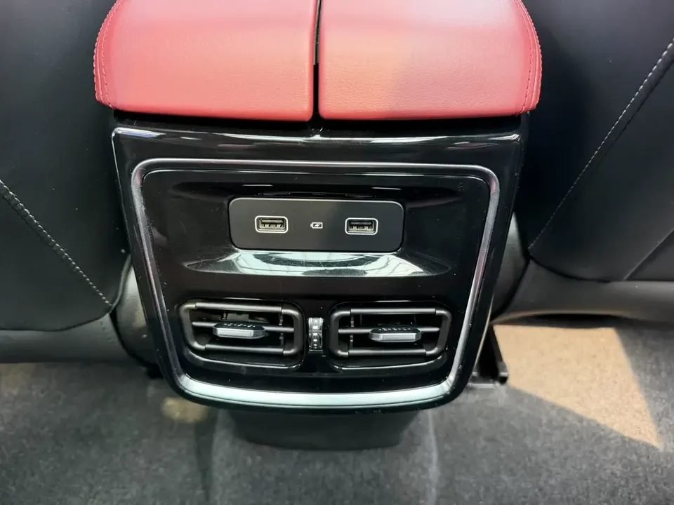 Jetour Jietu X70 PLUS Jietu X70 PLUS 2023 1.5T DCT Brave PLUS 5-seater 2022 — миниатюра 3