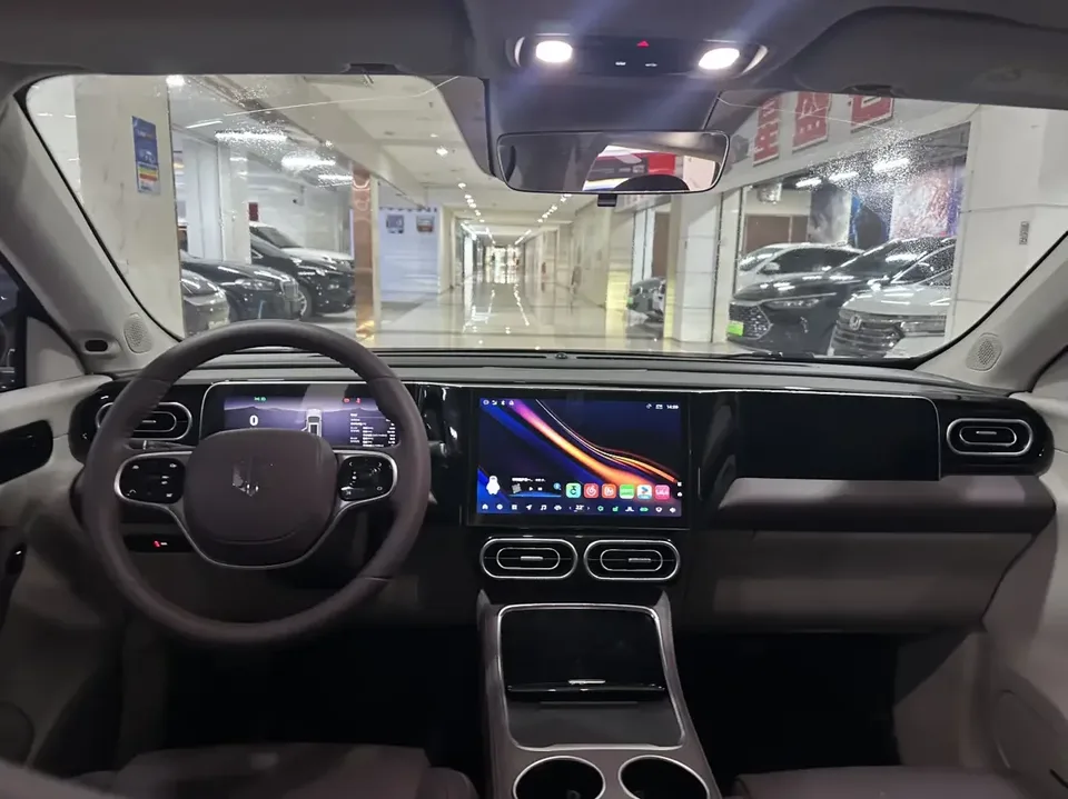 Leapmotor Zero running C11 Zero running C11 2023 Extended Range 200 Smart Edition 2024 — thumbnail 3