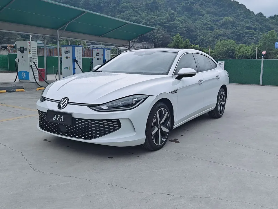Volkswagen Lamando Lingdu 2024 Lingdu L 280TSI DSG Hot Edition 2024 — photo 1, buy with delivery to Moscow