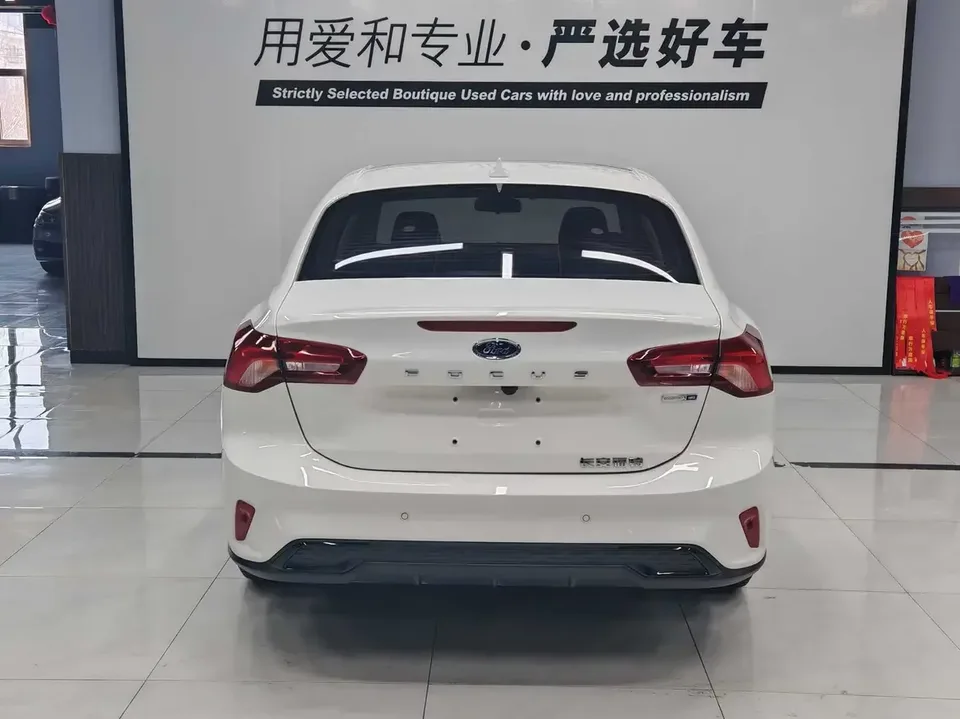 Ford Focus fox 2022 Hatchback EcoBoost 180 Automatic Racing Edition 2023 — thumbnail 2