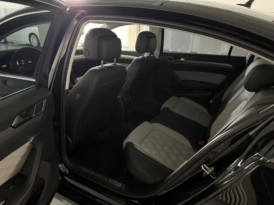 Volkswagen Magotan Magotan 2023 2 millionth anniversary edition 280TSI DSG leading model 2023 — thumbnail 3