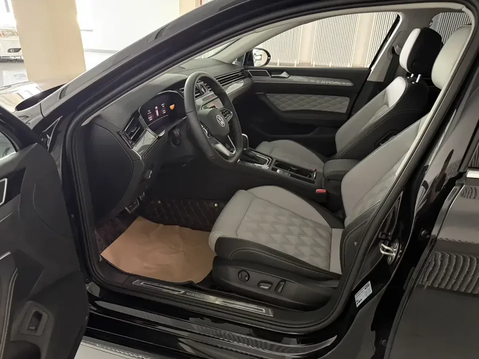 Volkswagen Magotan Magotan 2023 2 millionth anniversary edition 280TSI DSG leading model 2023 — thumbnail 5