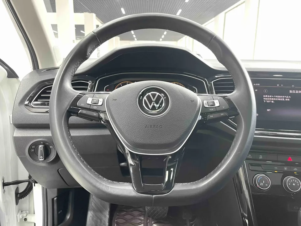 Volkswagen T-Roc TANG 2022 280TSI DSG 2WD Comfort PLUS 2022 — thumbnail 4