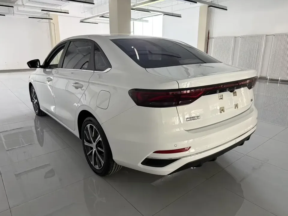 Geely Emgrand emgrand 2022 4th generation 1.5L CVT flagship model 2023 — thumbnail 4