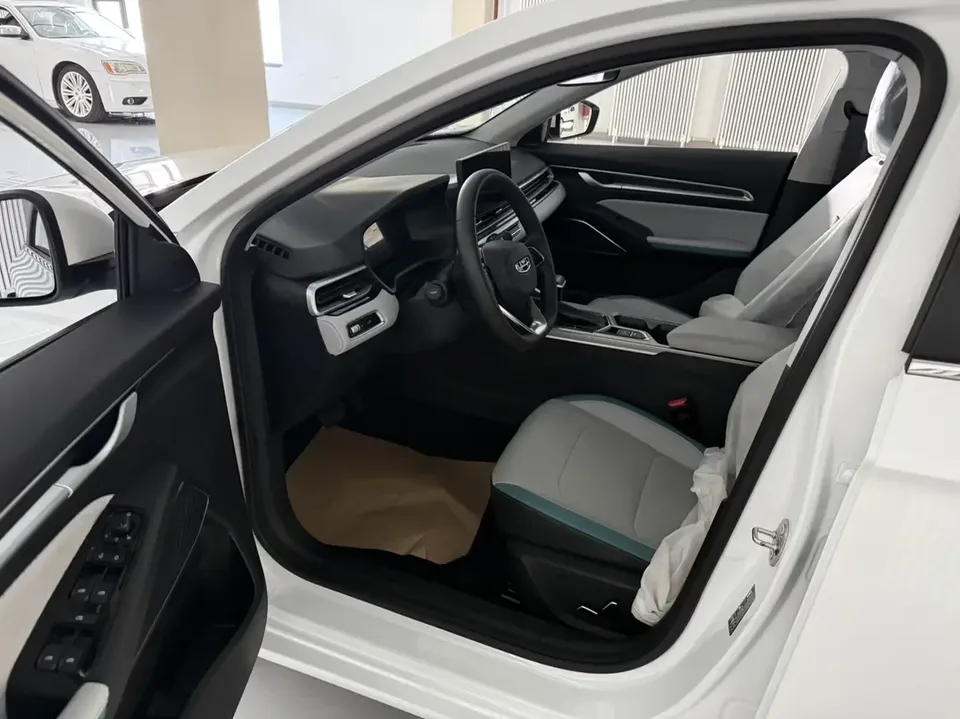 Geely Emgrand emgrand 2022 4th generation 1.5L CVT flagship model 2023 — thumbnail 5