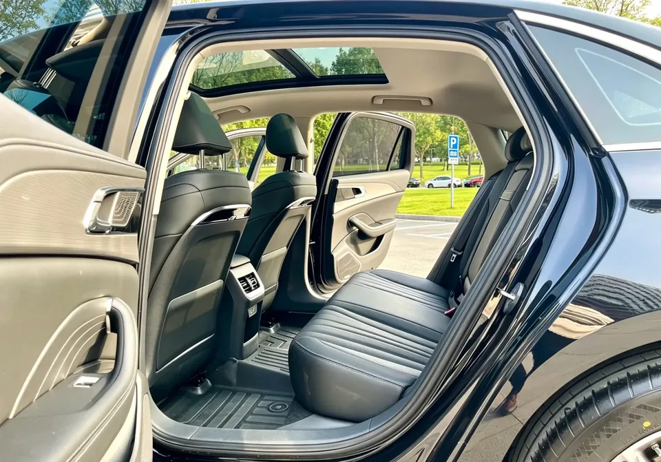 Hongqi H5 Hongqi H5 2024 1.5T DCT Zhilian Qiyun Edition 2024 — thumbnail 3