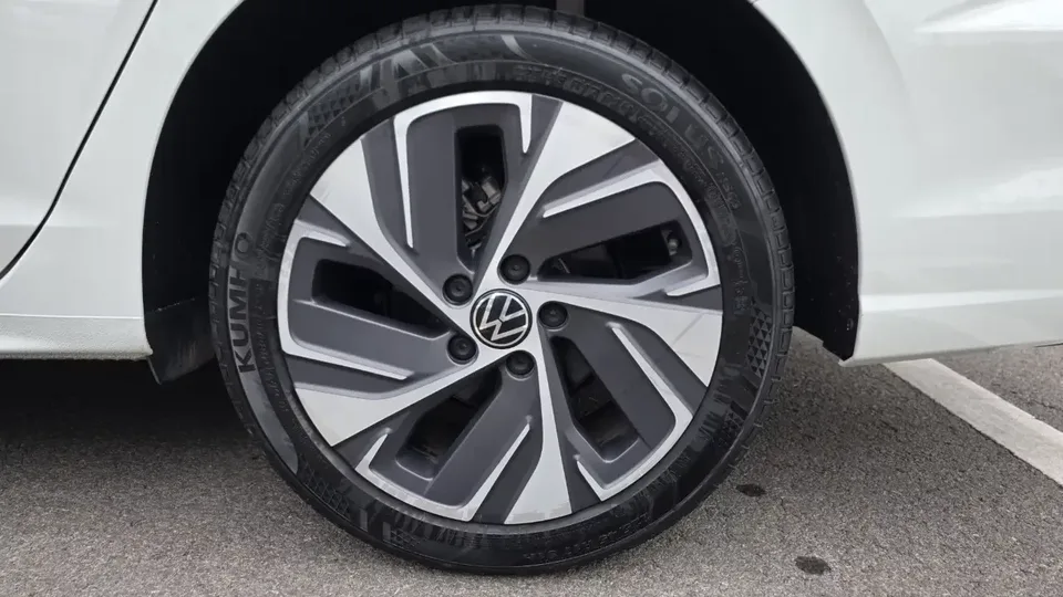Volkswagen Bora Bora 2024 200TSI DSG Joy Travel PRO Edition 2024 — thumbnail 3