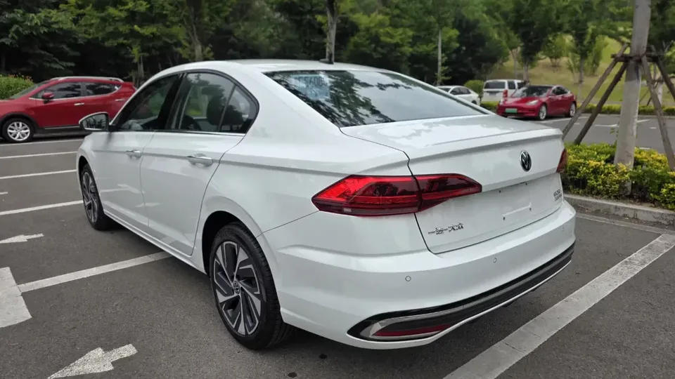 Volkswagen Bora Bora 2024 200TSI DSG Joy Travel PRO Edition 2024 — thumbnail 5