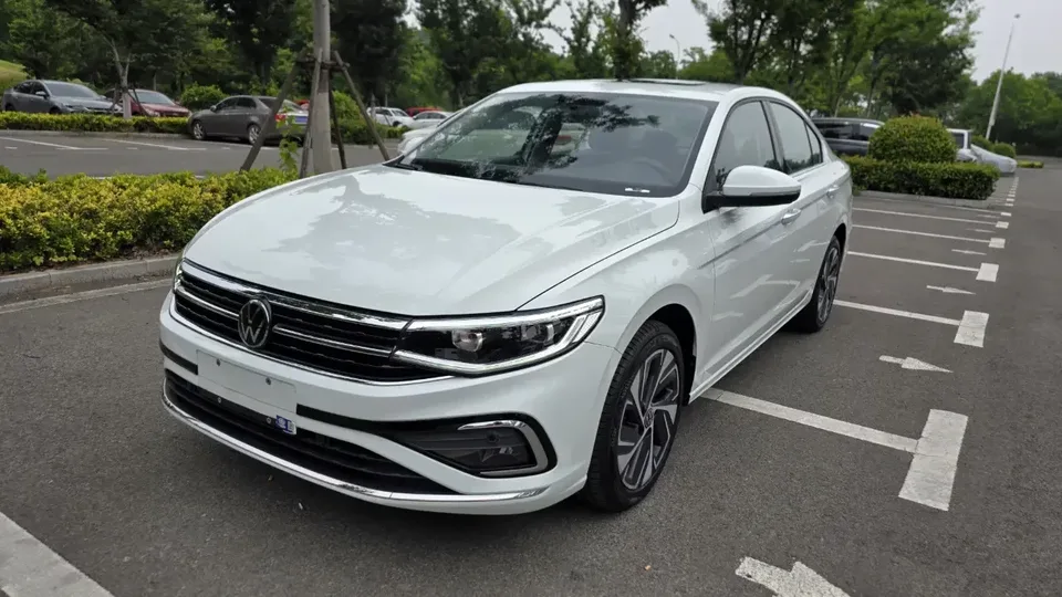 Volkswagen Bora Bora 2024 200TSI DSG Joy Travel PRO Edition 2024 — photo 1, buy with delivery to Moscow
