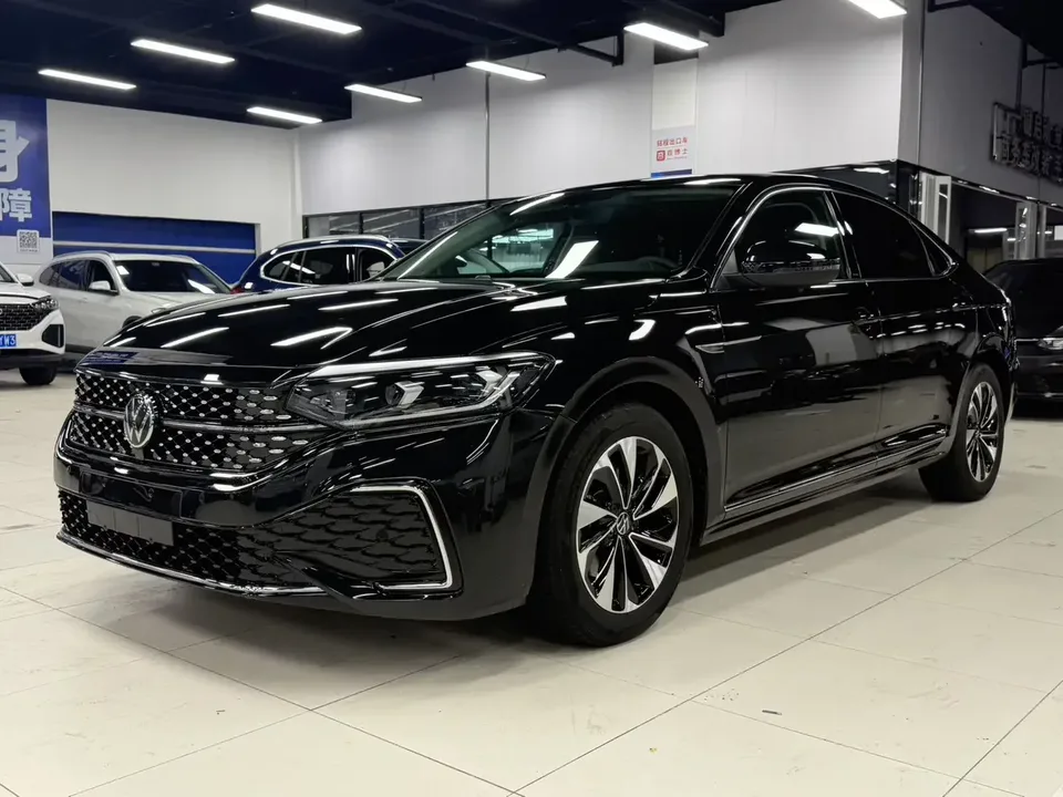 Volkswagen Passat Passat 2023 Modified 280TSI Starry Sky Elite Edition 2023 — photo 1, buy with delivery to Moscow