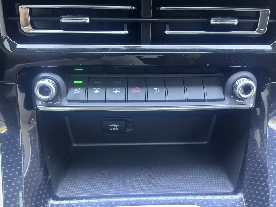 Haval M6 Haval M6 2021 PLUS 1.5T DCT Luxury Intelligent Connection 2022 — миниатюра 5