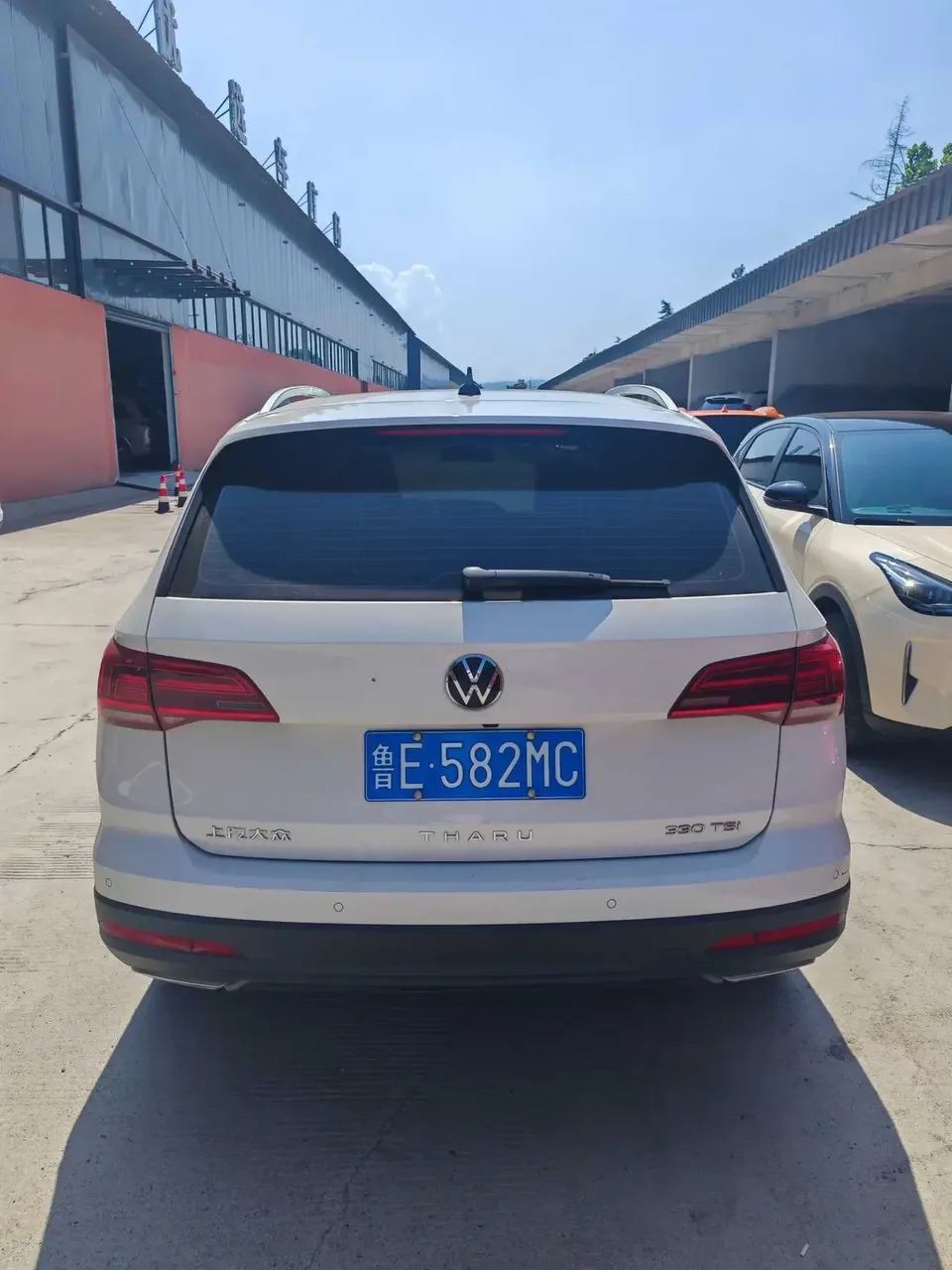 Volkswagen Tharu tuyue 2022 280TSI 2WD Deluxe Edition 2022 — thumbnail 2