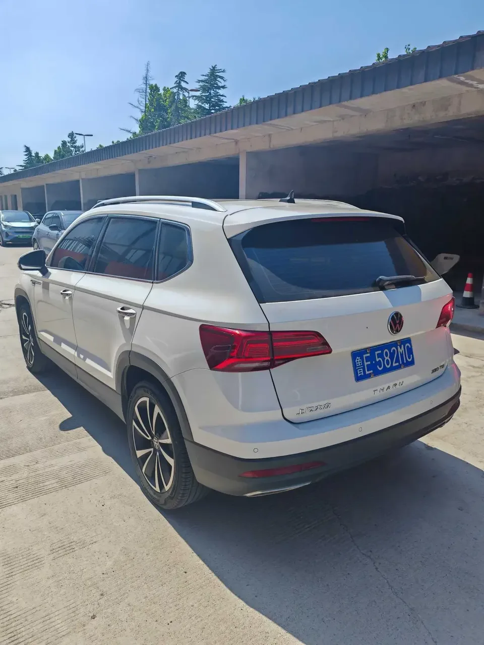 Volkswagen Tharu tuyue 2022 280TSI 2WD Deluxe Edition 2022 — thumbnail 4