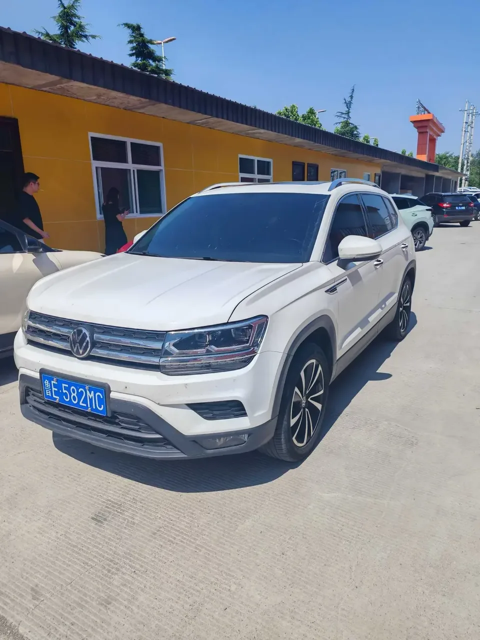 Volkswagen Tharu tuyue 2022 280TSI 2WD Deluxe Edition 2022 — photo 1, buy with delivery to Moscow
