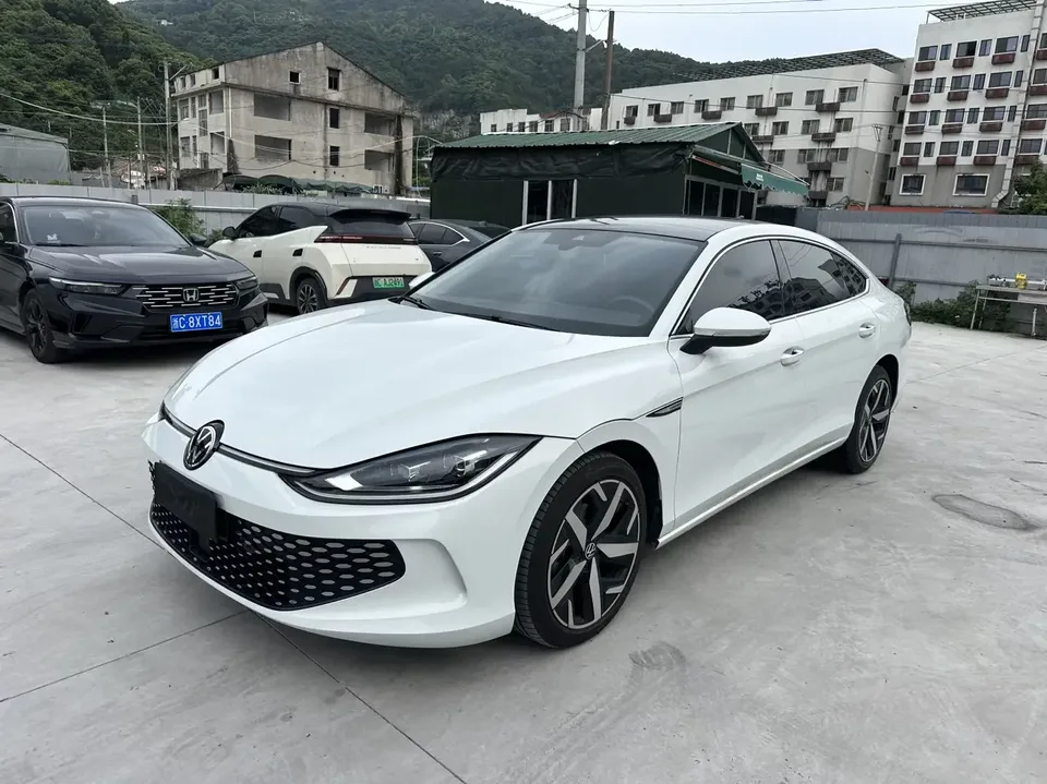 Volkswagen Lamando Lingdu 2024 Lingdu L 280TSI DSG Cool Edition 2023 — photo 1, buy with delivery to Moscow