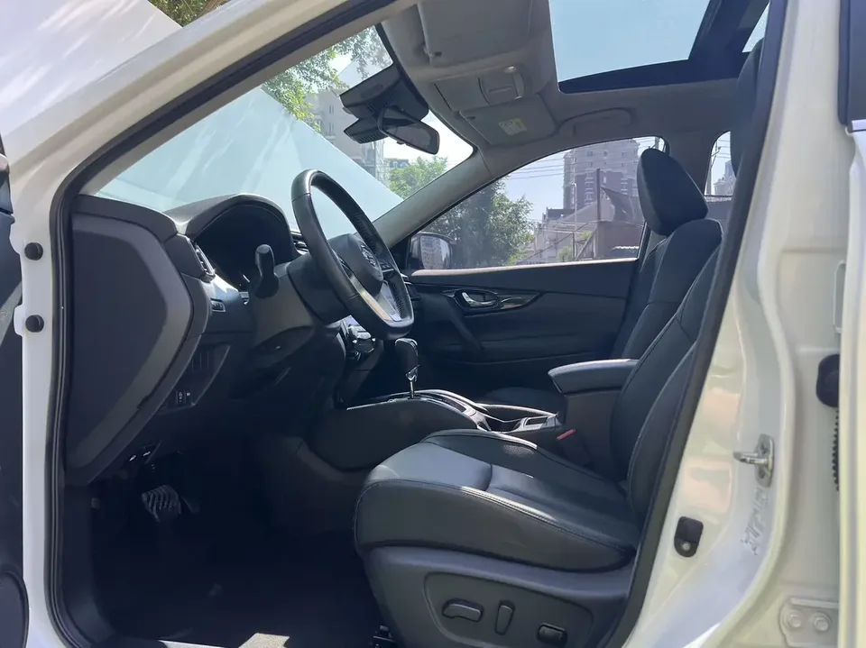 Nissan X-Trail Qijun 2022 2.0L 2WD Smart Connection Comfort Edition 2022 — thumbnail 5