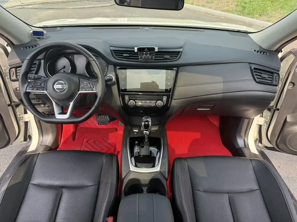 Nissan X-Trail Qijun 2022 2.0L 2WD Smart Link Premium Edition 2022 — thumbnail 3