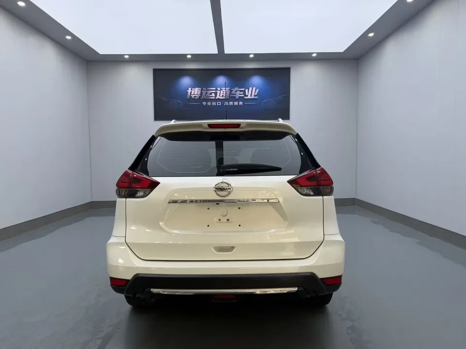 Nissan X-Trail Qijun 2022 2.0L 2WD Smart Link Premium Edition 2023 — thumbnail 2