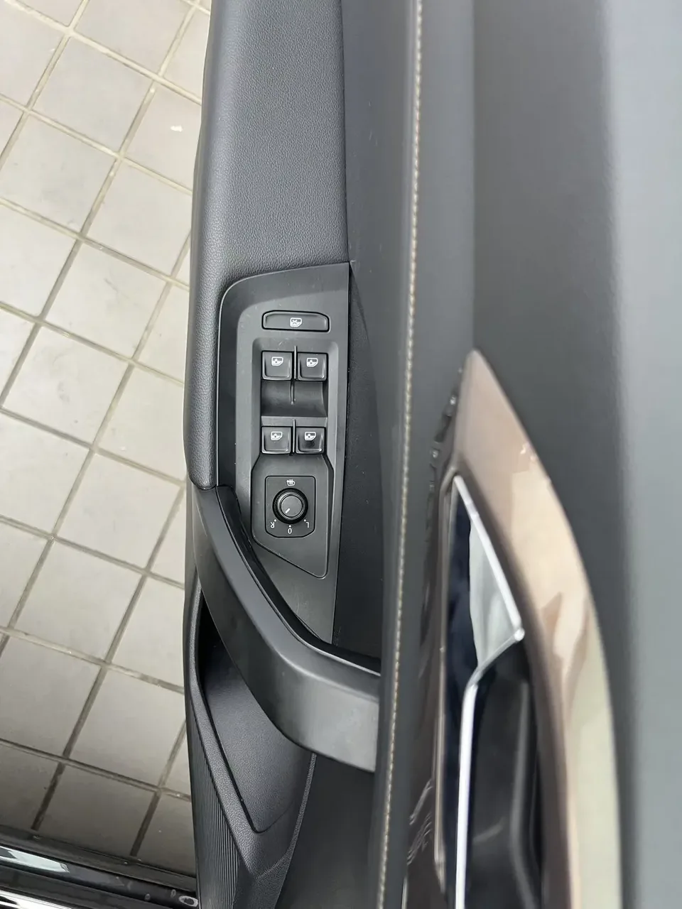 Volkswagen Tharu tuyue 2022 280TSI 2WD Comfort Edition 2022 — thumbnail 3