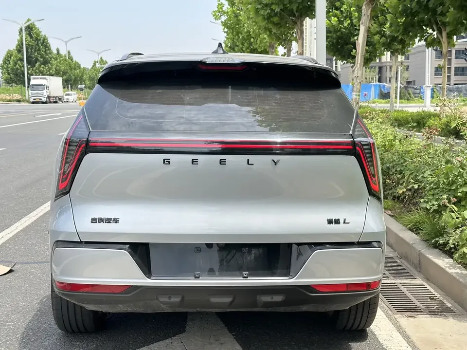 Geely Atlas L Boyue L 2025 The fourth generation 1.5TD DCT Jinxiu 2026 — миниатюра 2