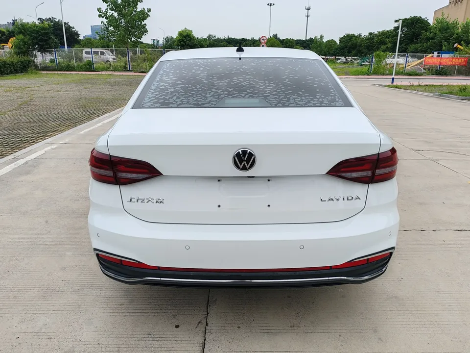 Volkswagen Lavida Lavida 2023 1.5L Automatic 5 Million Edition 2022 — миниатюра 2