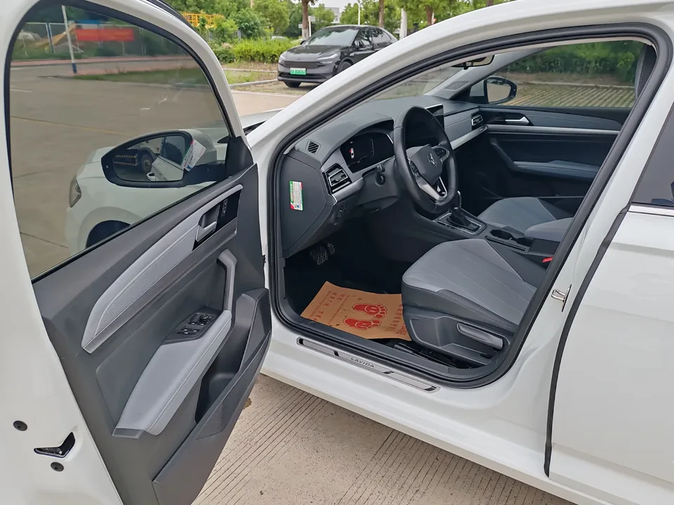 Volkswagen Lavida Lavida 2023 1.5L Automatic 5 Million Edition 2022 — миниатюра 5