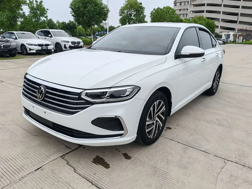 Volkswagen Lavida Lavida 2023 1.5L Automatic 5 Million Edition 2022 — photo 1, buy with delivery to Moscow