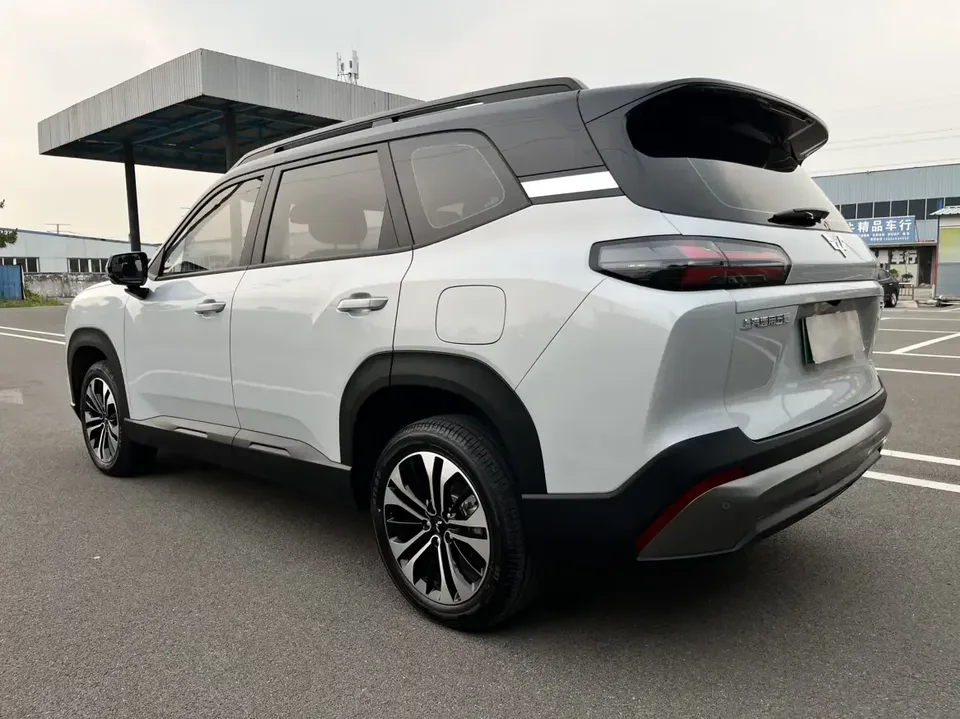 Wuling Starlight 560 PHEV Starlight 560 PHEV 2026 125km Luxury 2025 — thumbnail 2