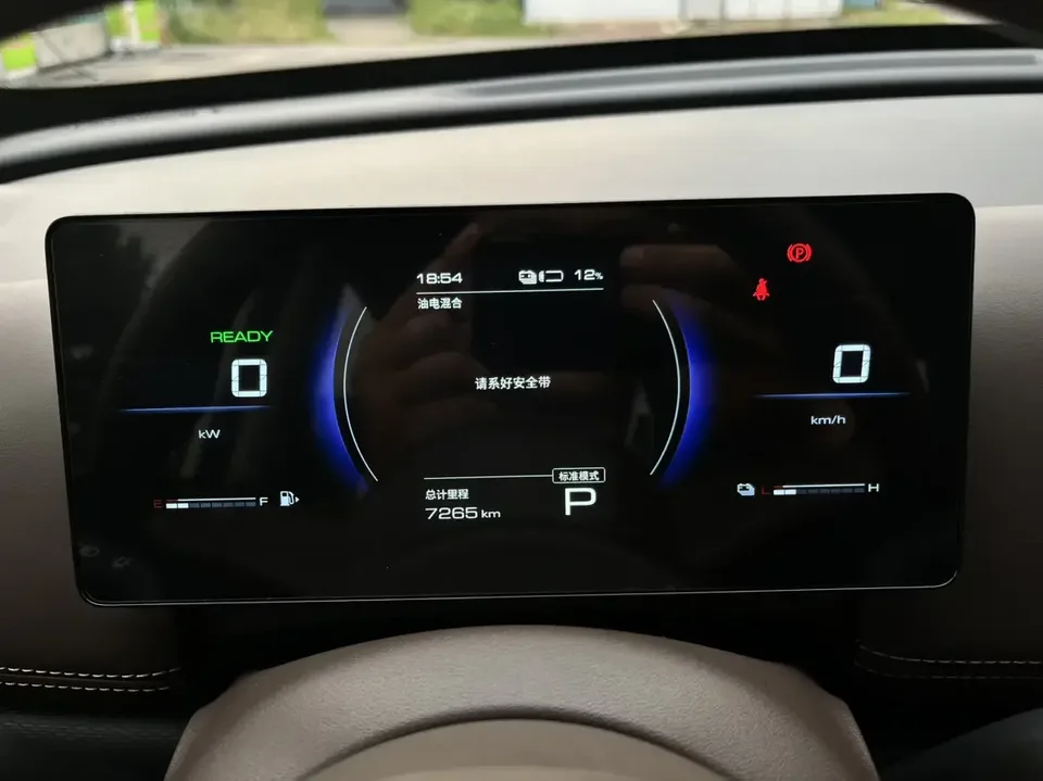 Wuling Starlight 560 PHEV Starlight 560 PHEV 2026 125km Luxury 2025 — thumbnail 4