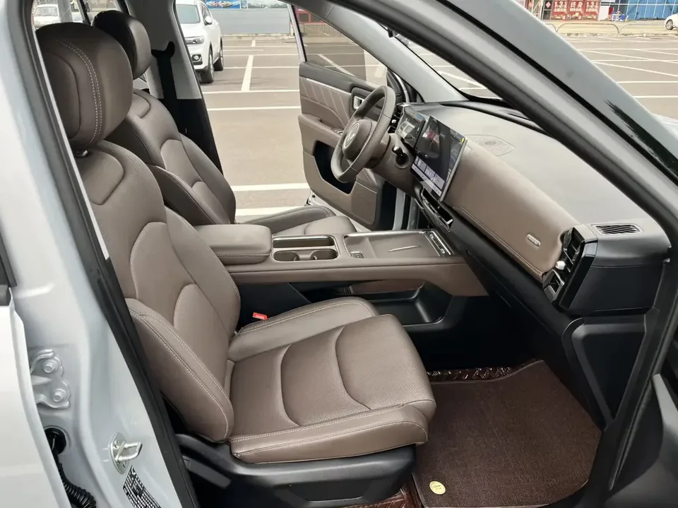 Wuling Starlight 560 PHEV Starlight 560 PHEV 2026 125km Luxury 2025 — thumbnail 5