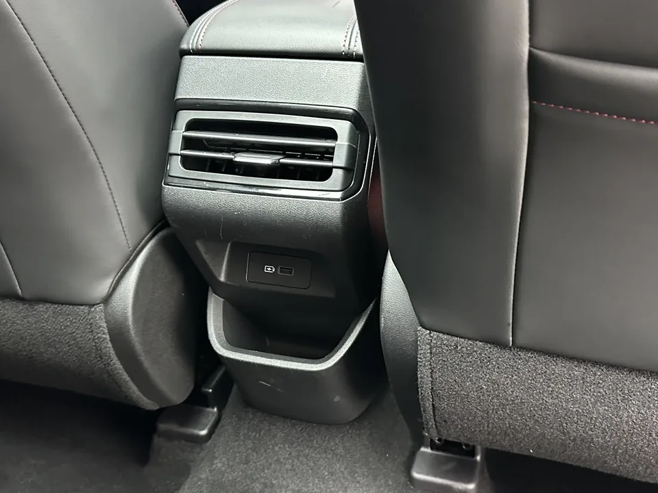 Geely Emgrand S Emgrand S 2021 1.4T CVT Premium 2022 — thumbnail 4